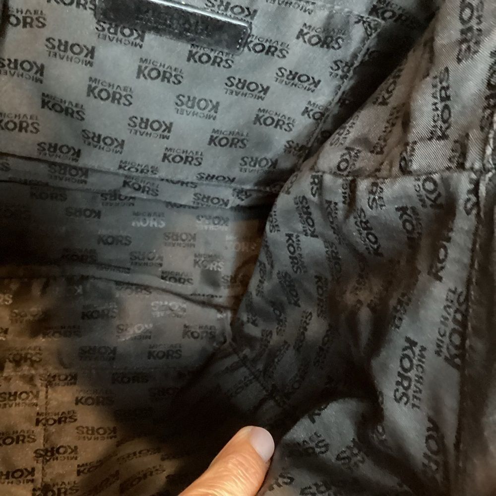 MICHAEL KORS MOXLEY BLACK SOFT LEATHER SHOULDER TOTE - Picture 13 of 16